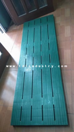 Pallet nhựa lót sàn